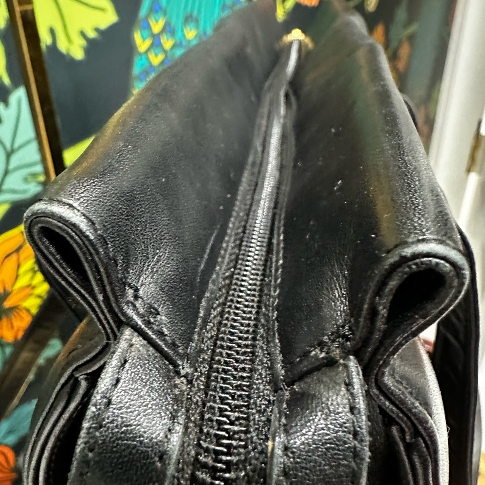 Bally Vintage Italian Calfskin Tote with Gold B Hardware – Made in Italy 86–90 - Picture 10 of 12